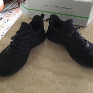 APL Womens Techloom Tracer size 6.5 Midnight blue / Gum new in box